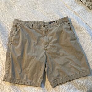 Vineyard vines size 38 men’s khaki breaker shorts
